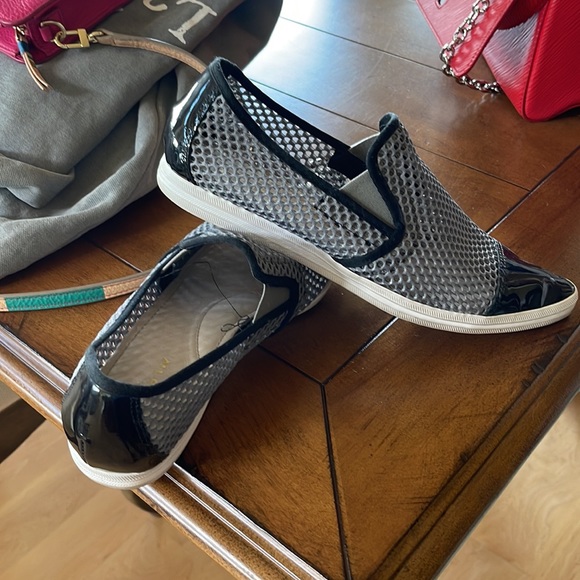 BRAND: ALL BLACK. Grey mesh and black accent slip ons. Size 7 in great condition - Picture 5 of 7